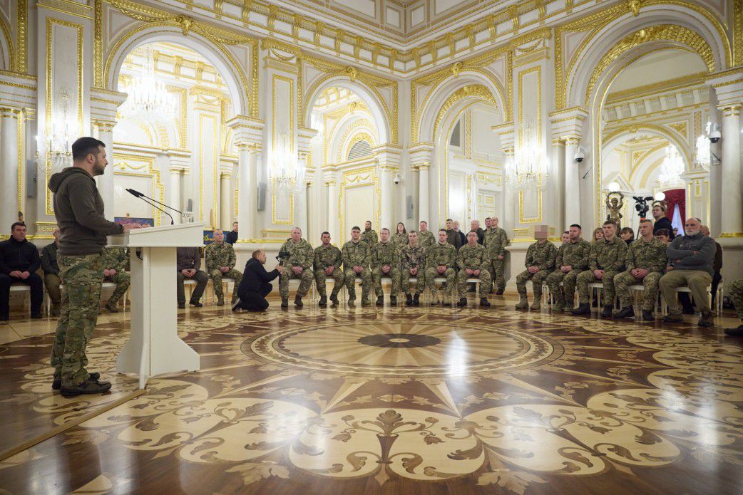 З нагоди Дня Гідності та Свободи і Дня Десантно-штурмових військ Президент вручив державні нагороди військовим і цивільним